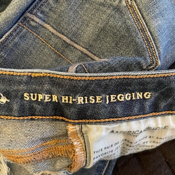 American Eagle high rise jeans - Picture 4 of 4